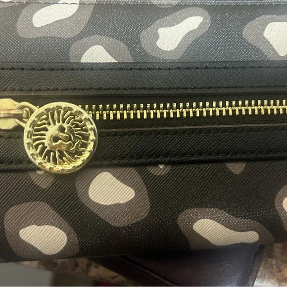 Assorted Leather Wallets and Clutches - Picture 6 of 8